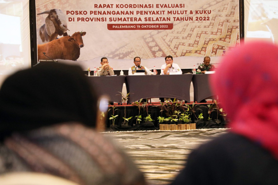 Rapat Koordinasi Evaluasi Posko Penanganan Penyakit Mulut dan Kuku (PMK) antara Satgas Penanganan PMK Nasional bersama Pemerintah Provinsi Sumatera Selatan di Kota Palembang, Provinsi Sumatera Selatan Tahun 2022 di Kota Palembang, Rabu (19/10).