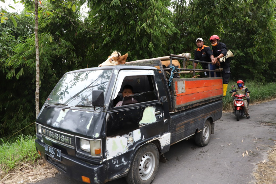 Simulasi evakuasi mandiri di Desa Balerante, Kecamatan Kemalang, Klaten, Jawa Tengah pada puncak HKB 2022, Selasa (26/4).