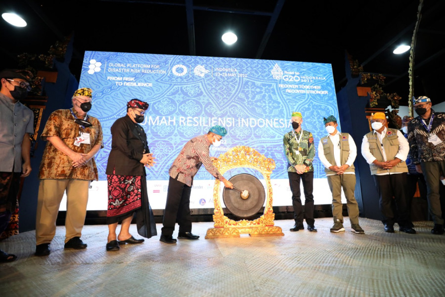 Menko PMK Muhadjir Effendy didampingi Kepala BNPB Letjen TNI Suharyanto, Wagub Bali Tjok Oka Artha Ardana Sukawati serta beragam jajaran membuka kegiatan Rumah Resiliensi Indonesia di Nusa Dua, Bali, Senin (23/5).