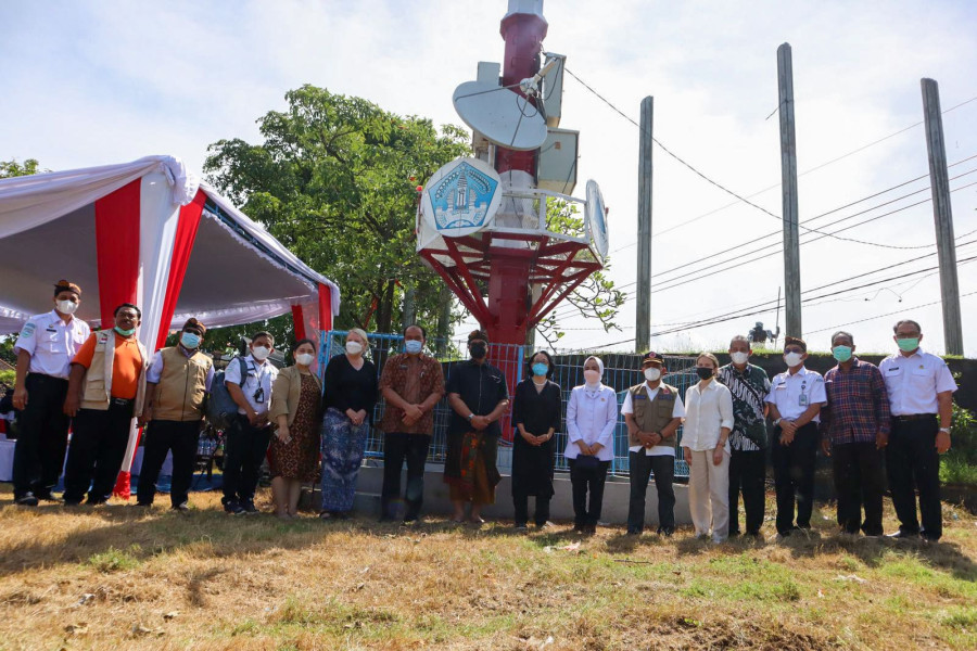 Utusan Khusus PBB untuk Pengurangan Risiko Bencana Mami Mizutori dan rombongan mengunjungi Tsunami Early Warning System  di Serangan, Denpasar, Provinsi Bali, Sabtu (23/4).