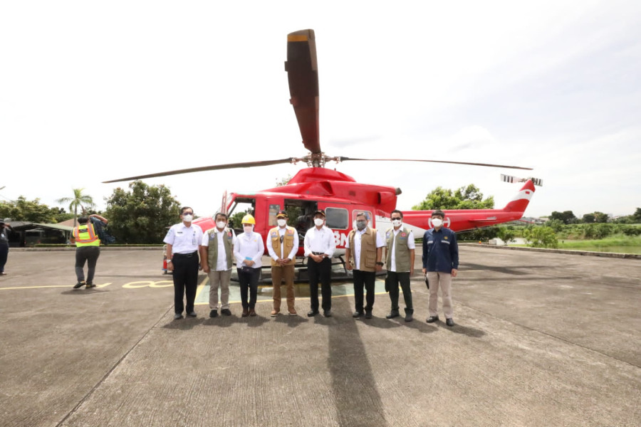 Kepala BNPB Letjen TNI Suharyanto bersama Menko PMK Muhadjir Effendy, Kepala BMKG Dwikorita Karnawati dan Kepala PVMBG Hendra Gunawan dalam persiapan peninjauan Gunung Anak Krakatau, Kamis (28/4).