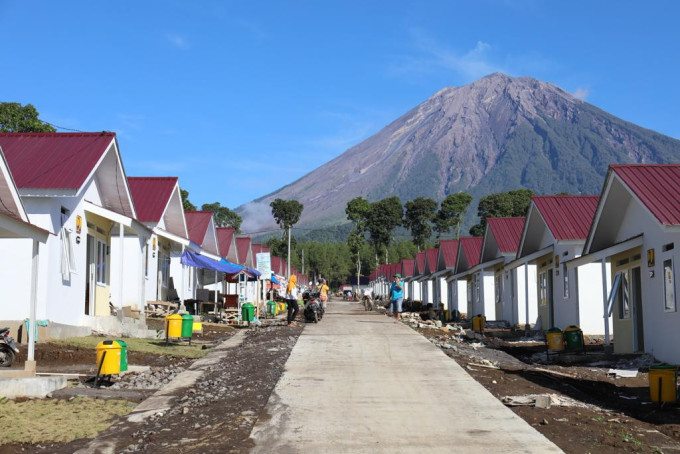 Kepala BNPB Bersama Wapres RI Tinjau Huntap dan Huntara Sumbermujur