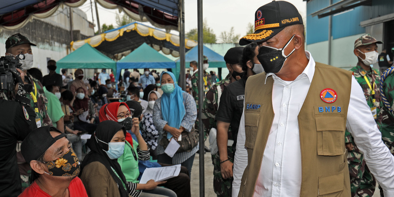 Tinjau Vaksinasi Bersama Panglima dan Menkes, Ketua Satgas Apresiasi Keikutsertaan Warga