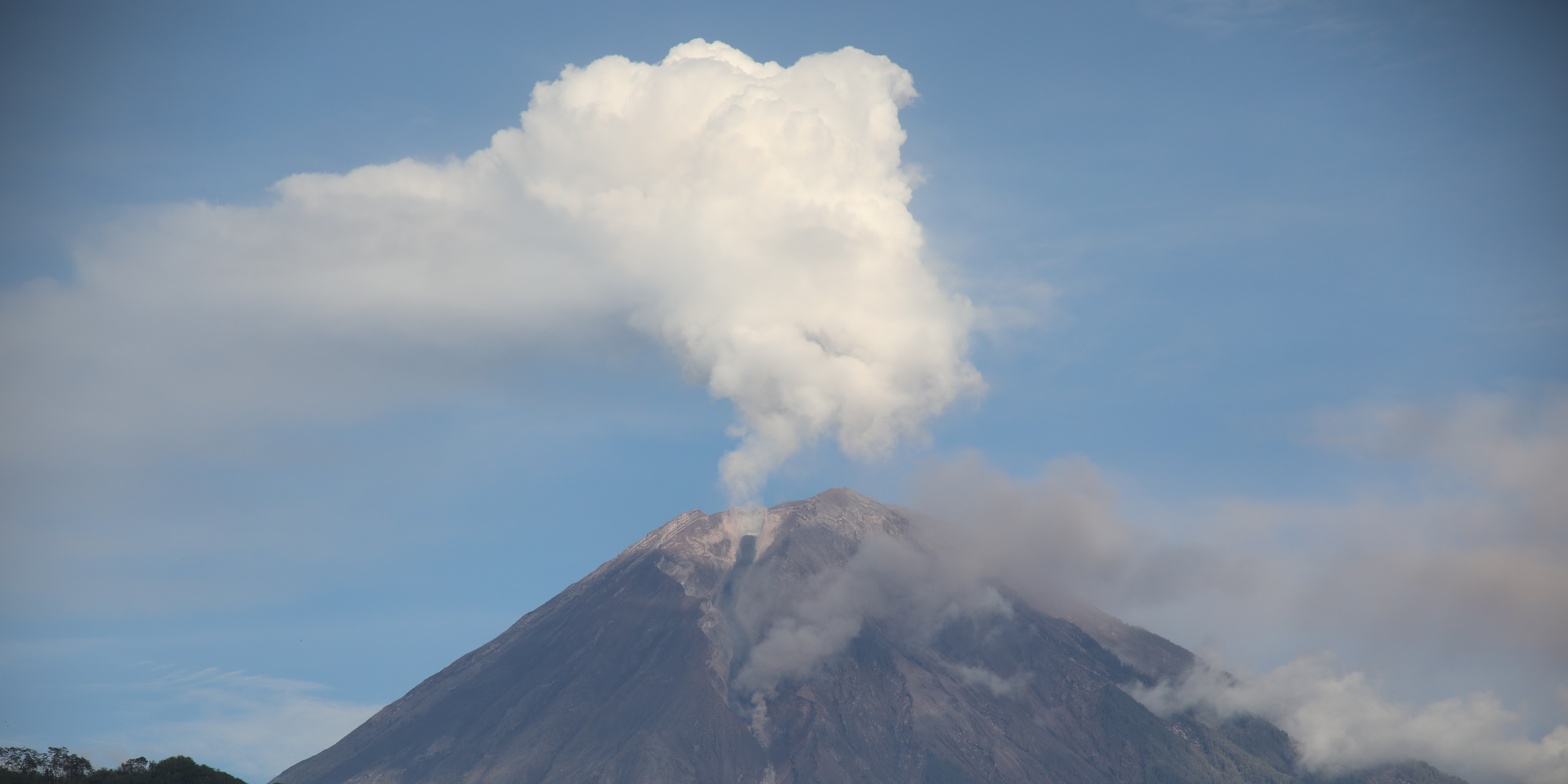 Penanganan Paska Awan Panas Guguran Semeru Memasuki Status Transisi Darurat