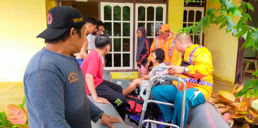 Banjir Hinga Dua Meter Kepung Lima Kecamatan di Bengkulu