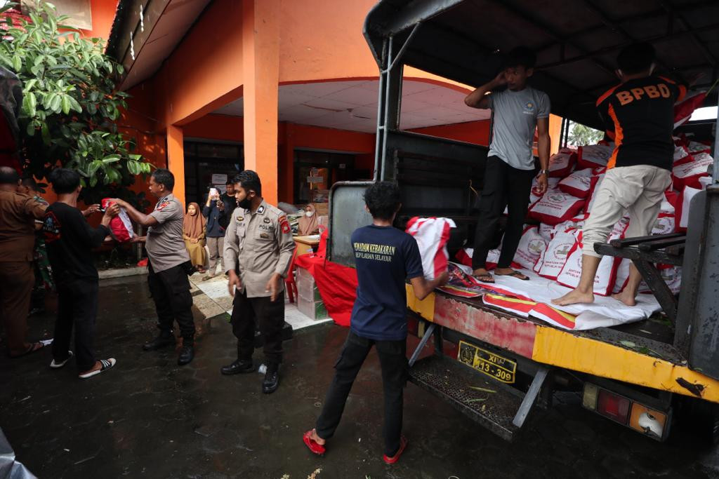 Prioritas Distribusi Logistik dan Peralatan Paska Gempabumi M 7,4 di Dua Kecamatan Terdampak di Pulau Terluar Kabupaten Kepulauan Selayar