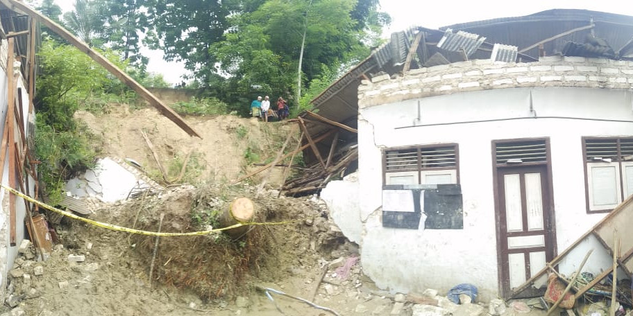 Tanah Longsor Akibatkan Lima Warga Pamekasan Meninggal Dunia