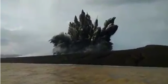 Beredar Luas Video Erupsi Anak Gunung Krakatau 2018 di Media Sosial