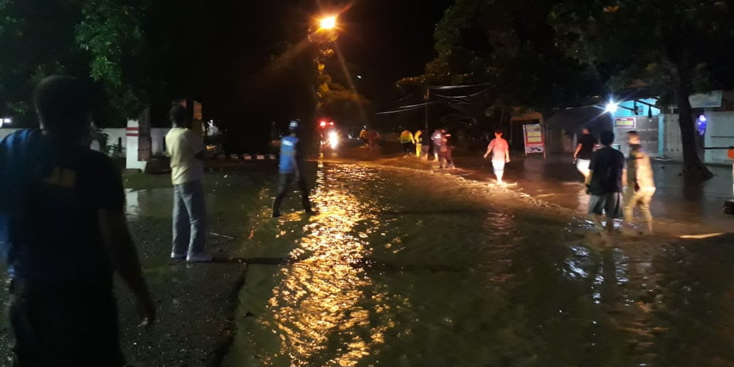 Banjir Jeneponto, Mobil Terserat Arus Hingga Empat Warga Hilang