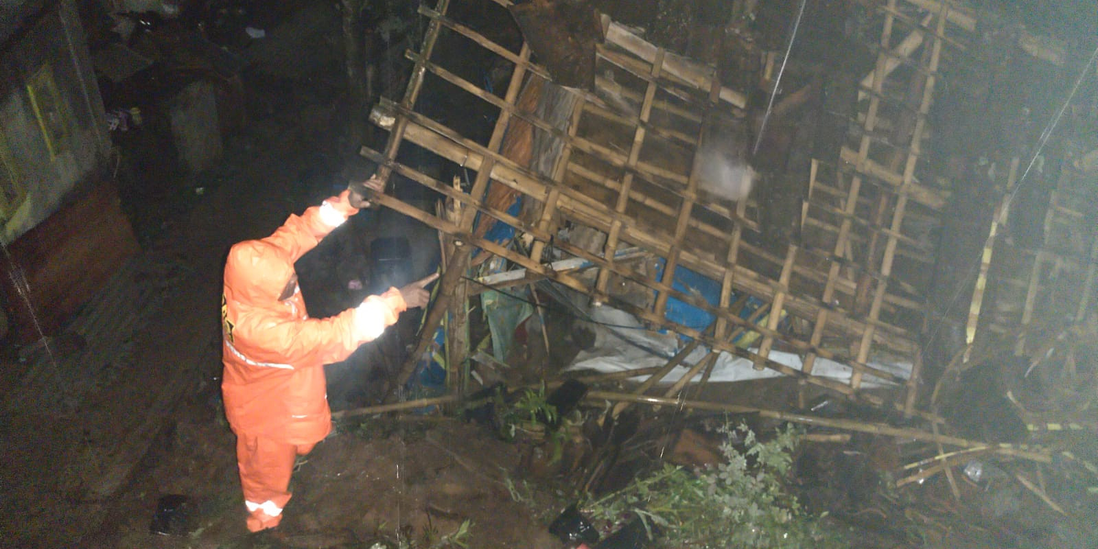 Selamat dari Tanah Longsor, Dua Warga Kabupaten Bandung Dirujuk ke RS Soreang