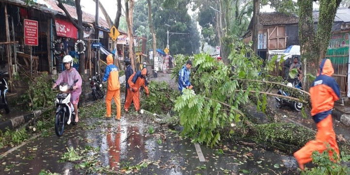 [UPDATE] - Sebanyak 152 Jiwa Terdampak Angin Kencang di Kota Cimahi