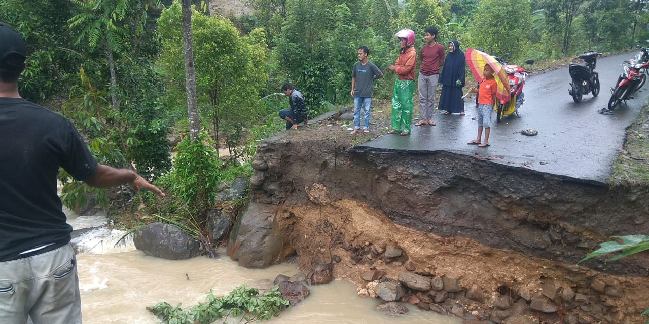 Banjir dan Longsor Landa Bulukumba, Sebanyak 57 Hewan Ternak Terseret Arus Sungai