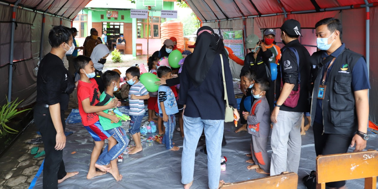 Anak-Anak Pengungsi Senang Diajak Bermain dan Belajar