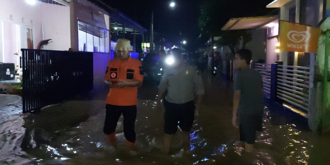 Tanggul Anak Sungai Kalibener Jebol, Perumahan di Kecamatan Purwokerto Terendam Banjir