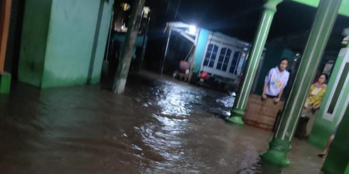 Pascabanjir yang Dipicu Hujan Deras, Dua Kampung di Serang Masih Tergenang