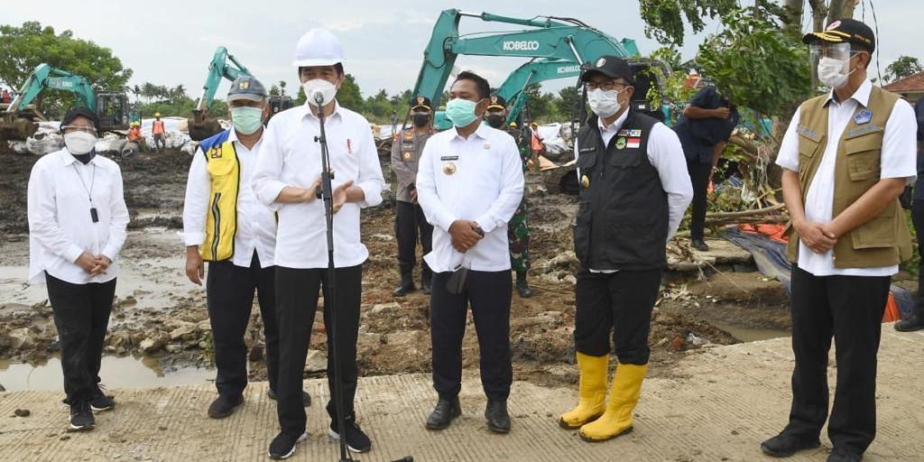 Tinjau Perbaikan Tanggul Sungai Citarum, Presiden Minta Dua Hari Selesai