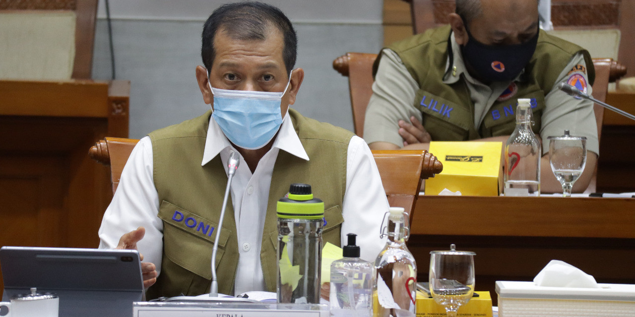 Empat Jam Rapat Bersama Komisi VIII DPR, Doni Konsisten Tak Lepas Masker