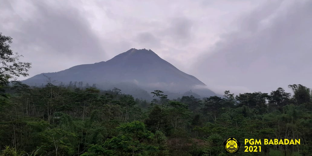 Puncak Gunung Merapi Tampak dari PGM Jrakah