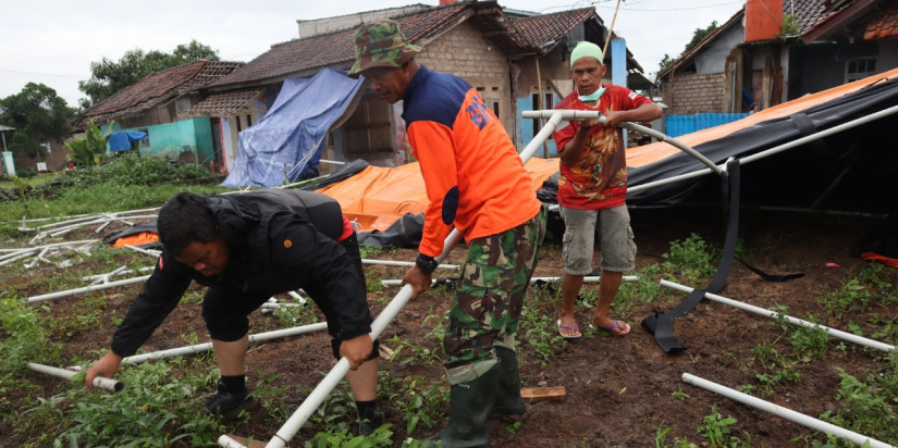 Cegah Kerusakan, BNPB Imbau Warga Agar Berkoordinasi Dalam Bongkar Pasang Tenda Darurat Gempabumi Cianjur