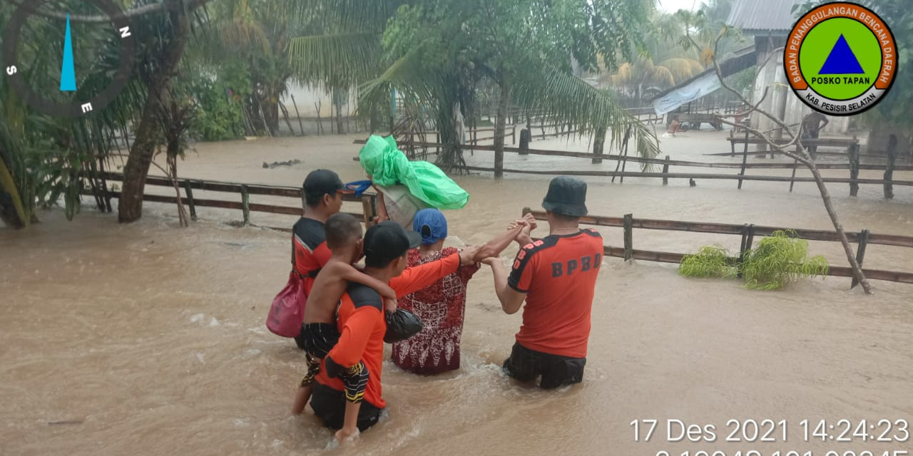 Lebih Dari Seribu Rumah Warga Terdampak Banjir dan Longsor di Kabupaten Pesisir Selatan