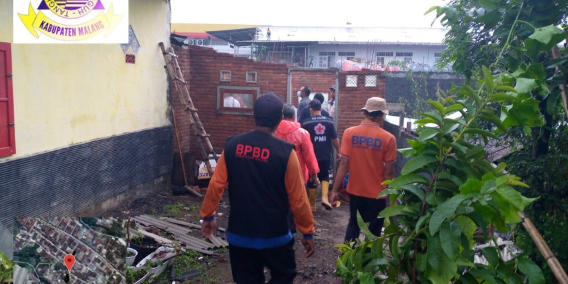 Angin Kencang Mengakibatkan Sejumlah Rumah Warga Cilacap Rusak