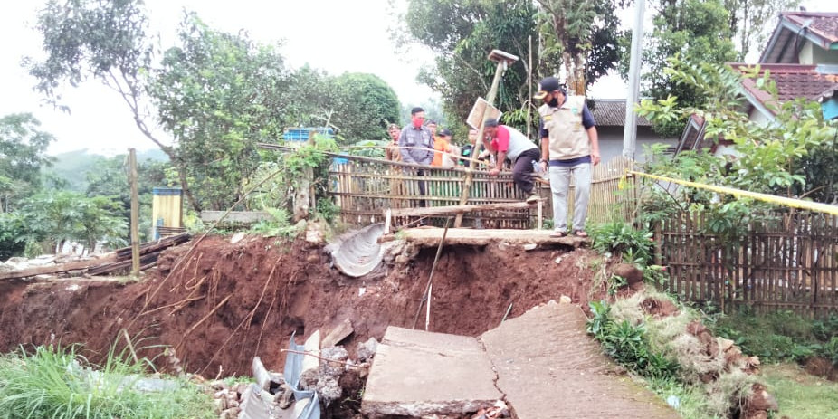 Pergerakan Tanah Terjang 3 Desa di Kabupaten Sukabumi