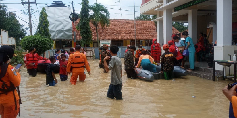 Banjir Merendam 964 Rumah Warga Cirebon