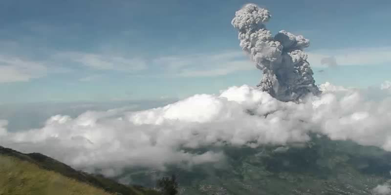 Merapi Keluarkan Kolom Erupsi 6.000 m dari Puncak