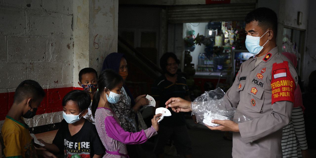 Babinsa dan Babhinkamtibmas Sebagai Ujung Tombak, BNPB Kembali Distribusikan Masker Sebagai Upaya Optimalisasi PPKM