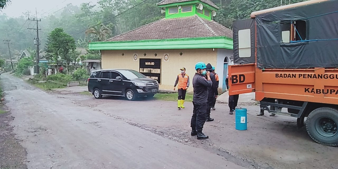 Awan Panas Guguran Gunung Semeru Berjarak Luncur 2.000 Meter