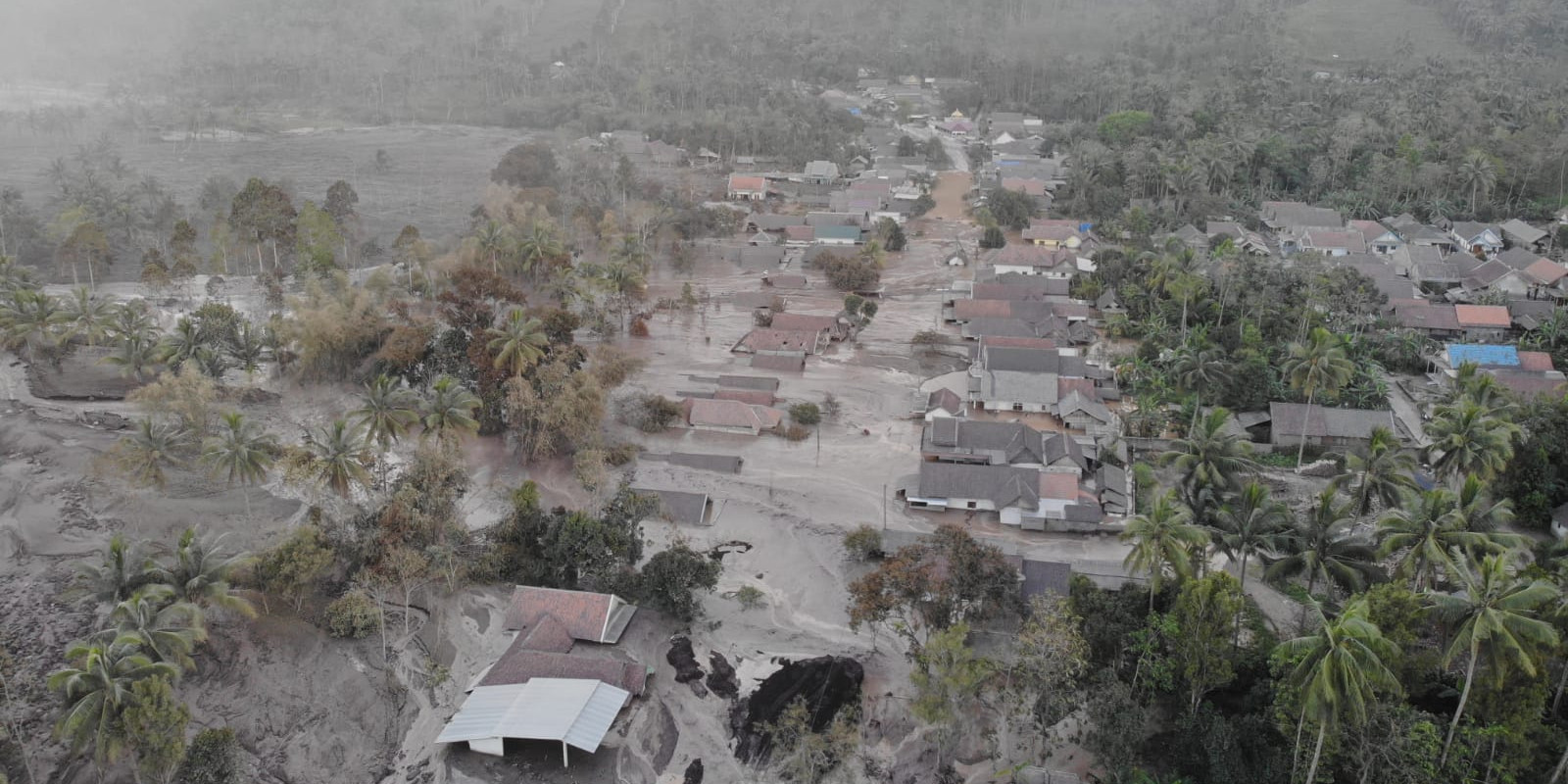 Waspada Potensi Hujan Sedang Hingga Lebat di Wilayah Gunung Semeru Hingga Tiga Hari Ke Depan