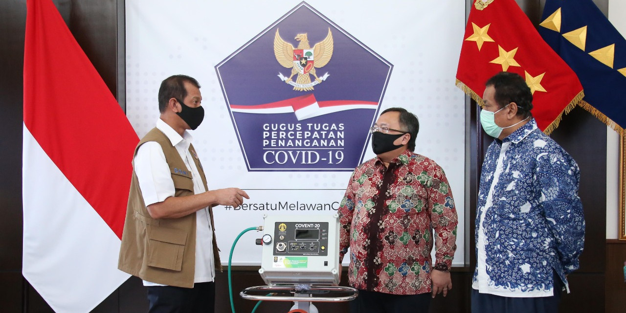 Ketua Gugus Tugas Menerima Bantuan Ventilator COVENT-20 Penanganan Pasien COVID-19