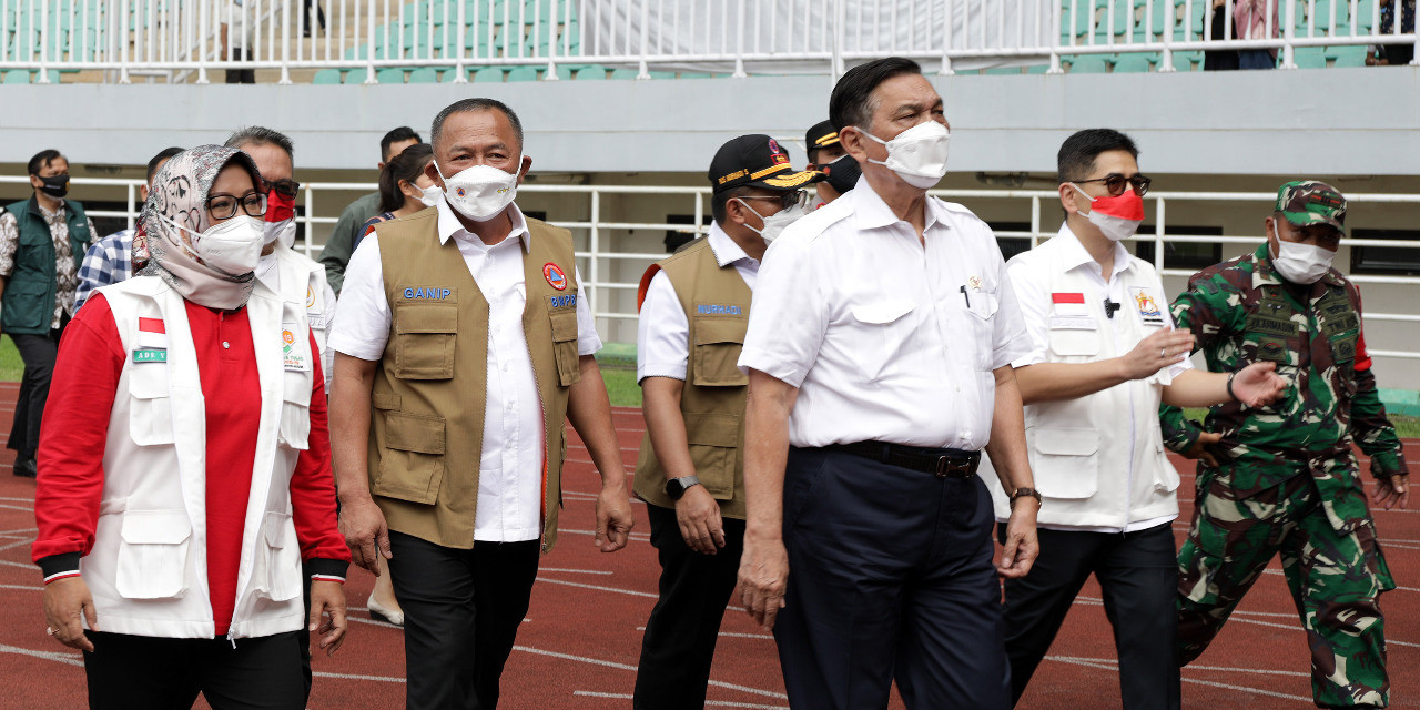 Tinjau Vaksinasi Stadion Pakansari, Ketua Satgas Minta Agar Tetap Patuhi Prokes