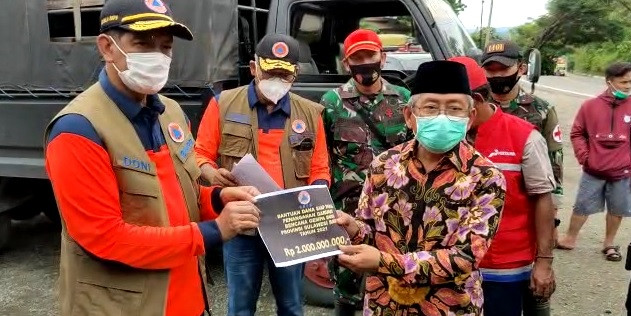 BNPB Serahkan Bantuan Sebesar 4 Miliar untuk Gempabumi Sulbar