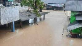 Banjir Surut, Warga Kota Bekasi Gotong Royong Bersihkan Lokasi Terdampak