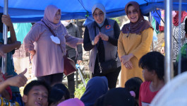 Dharma Wanita Persatuan BNPB Berikan Bantuan bagi Warga Cianjur