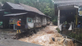 Banjir di Ciamis, Seorang Penjual Gorengan Hilang Terseret Arus