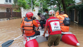 Kali Angke Meluap Rendam Permukiman Warga di Kota Tangerang