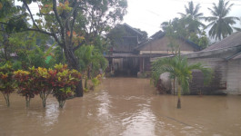 Banjir Melanda Bolaang Mongondow Utara, Jalur Trans Sulawesi Lumpuh