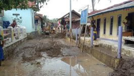 [UPDATE] - 3.702 Warga Terdampak Banjir dan Longsor di Garut