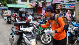 Tim BNPB Bagikan Masker Gratis di 47 Titik Ibu Kota Hari Ini