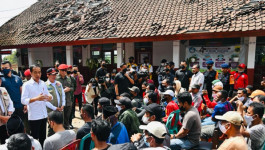 Tinjau Lokasi Terdampak Gempa di Cianjur, Presiden Prioritaskan Evakuasi dan Distribusi Logistik