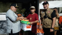 [UPDATE] - Banjir Berangsur Surut, BPBD Kota Tangerang Selatan Distribusikan Bantuan Logistik Bagi Warga Terdampak