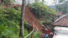 Tanah Longsor Telan Korban Dua Warga di Ciamis, Waspada Cuaca Ekstrem