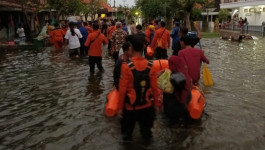 Sepanjang Pantura Jawa Tengah Dilanda Banjir Rob dan Gelombang Pasang