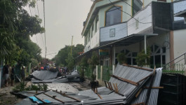 Angin Kencang Rusakkan 15 Rumah Warga Kota Bima, Tidak Ada Korban Jiwa