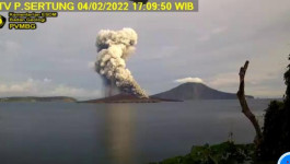 Gunungapi Anak Krakatau Erupsi 9 Kali, Masyarakat Diharapkan Tidak Berada di Radius 2 Kilometer