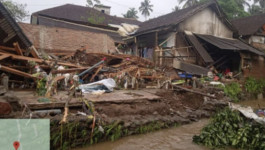 Pascabanjir dan Longsor, Petugas dan Warga Kabupaten Banyuwangi Lakukan Pembersihan