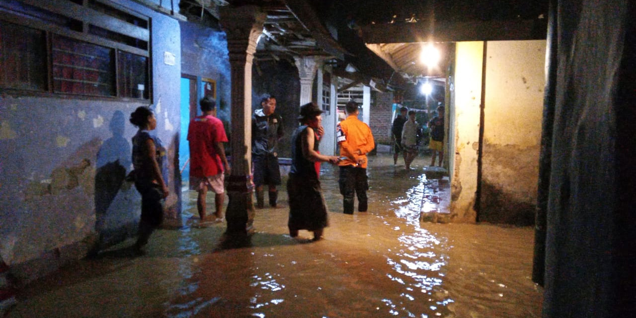 Banjir Surut Menyisakan Lumpur Rumah Warga Dua Desa di Wilayah Kabupaten Bogor