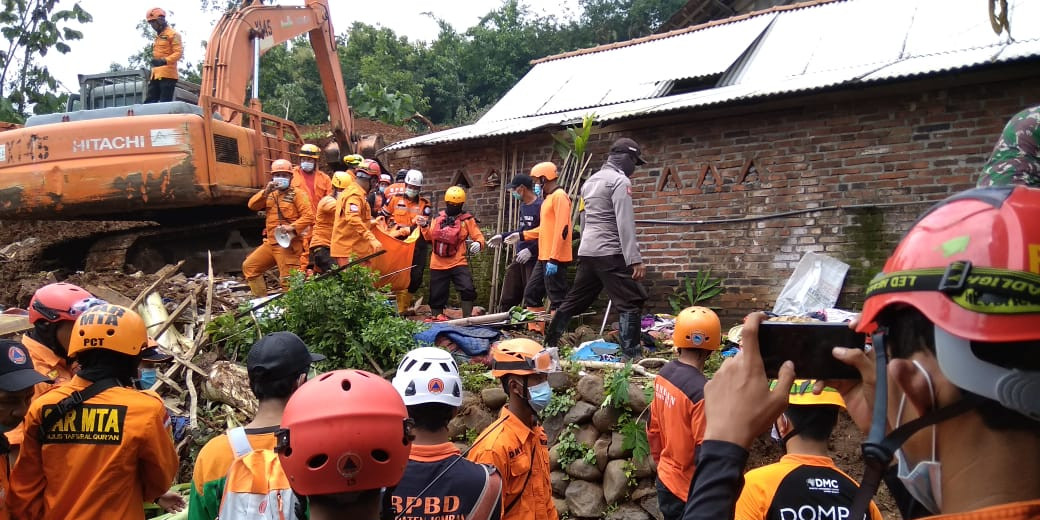 [Update] – Sebanyak 101 Warga Mengungsi Pascalongsor Desa Ngetos